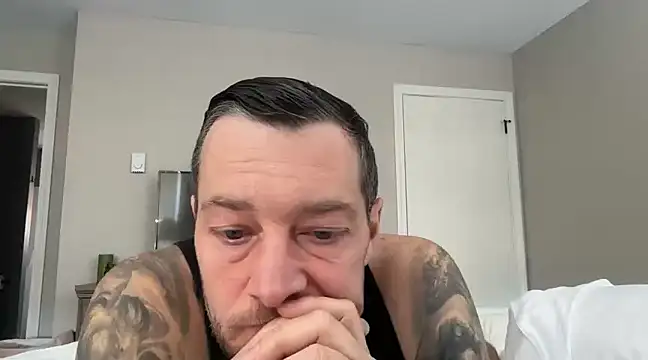 Snapshot of moon-boy chatting on 12-27-24, 02:33 moon-boy online show from 12-27-24, 02:33