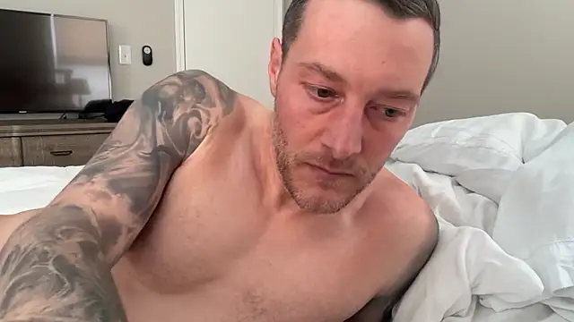 Snapshot of moon-boy chatting on 02-11-25, 08:31 moon-boy online show from 02-11-25, 08:31