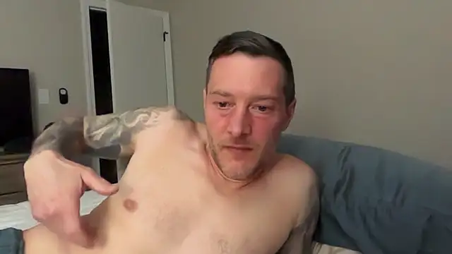 Snapshot of moon-boy chatting on 02-13-25, 12:02 moon-boy online show from 02-13-25, 12:02