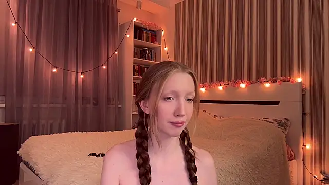 Awwwrora online show from 10-13-25, 07:25