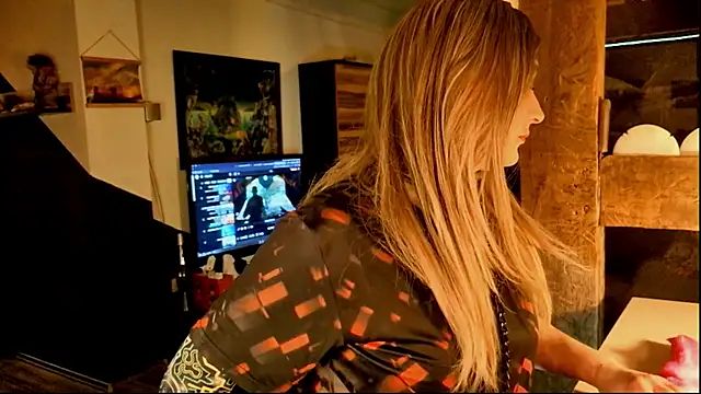 Snapshot of DYasmin69 chatting on 12-22-25, 09:23 DYasmin69 online show from 12-22-25, 09:23