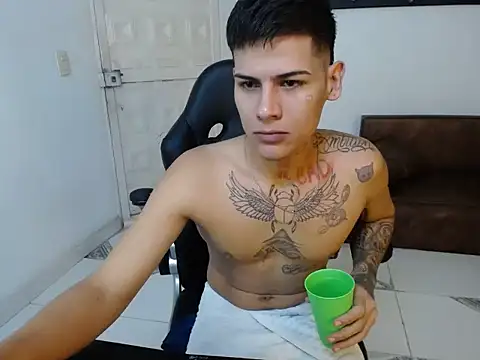 Snapshot of Clyde019 chatting on 12-22-24, 10:17 Clyde019 online show from 12-22-24, 10:17