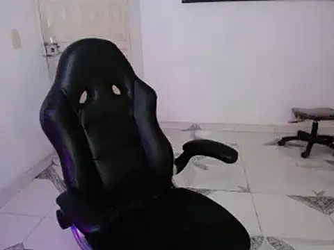 Snapshot of Clyde019 chatting on 12-27-24, 09:06 Clyde019 online show from 12-27-24, 09:06