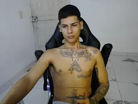 Snapshot of Clyde019 chatting on 12-28-24, 05:23 Clyde019 online show from 12-28-24, 05:23