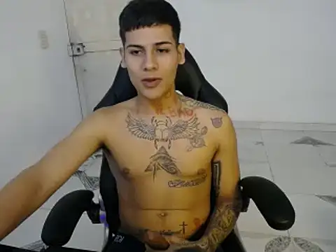 Snapshot of Clyde019 chatting on 01-02-25, 08:46 Clyde019 online show from 01-02-25, 08:46