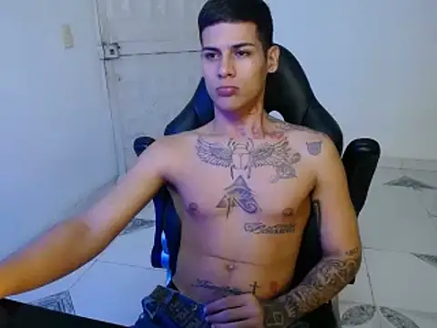 Snapshot of Clyde019 chatting on 01-09-25, 09:59 Clyde019 online show from 01-09-25, 09:59