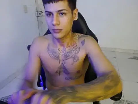 Snapshot of Clyde019 chatting on 01-12-25, 01:53 Clyde019 online show from 01-12-25, 01:53