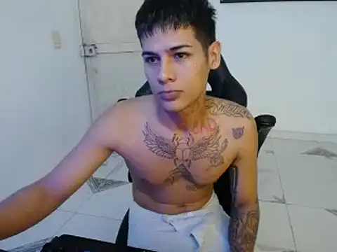 Snapshot of Clyde019 chatting on 01-12-25, 01:48 Clyde019 online show from 01-12-25, 01:48