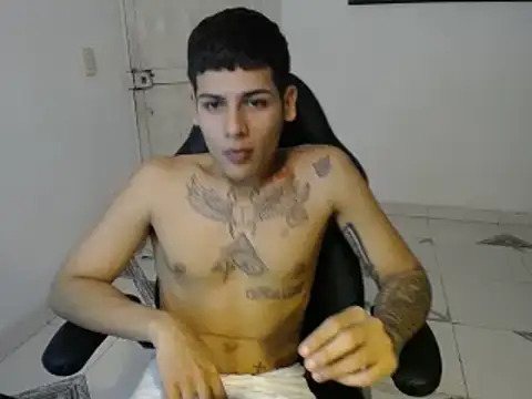 Snapshot of Clyde019 chatting on 01-12-25, 10:33 Clyde019 online show from 01-12-25, 10:33