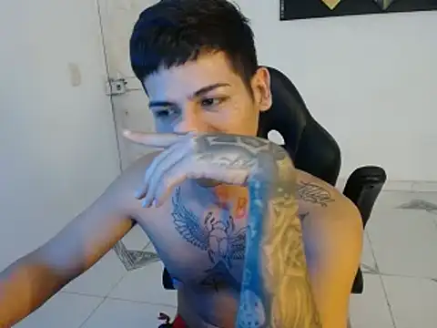 Snapshot of Clyde019 chatting on 01-17-25, 05:19 Clyde019 online show from 01-17-25, 05:19