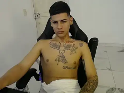 Snapshot of Clyde019 chatting on 01-18-25, 03:16 Clyde019 online show from 01-18-25, 03:16