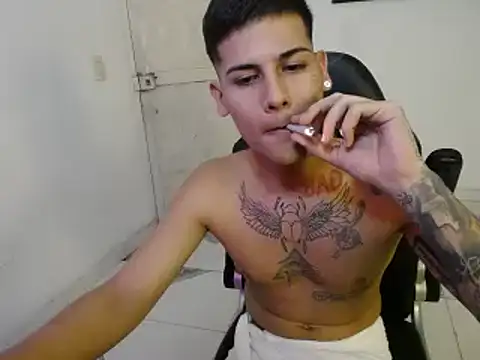 Snapshot of Clyde019 chatting on 01-20-25, 12:57 Clyde019 online show from 01-20-25, 12:57