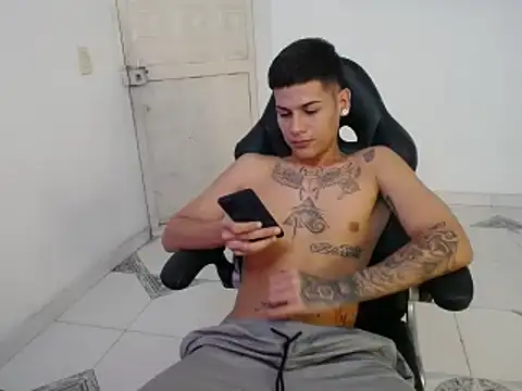 Snapshot of Clyde019 chatting on 01-20-25, 05:16 Clyde019 online show from 01-20-25, 05:16