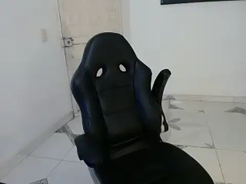 Snapshot of Clyde019 chatting on 01-26-25, 03:47 Clyde019 online show from 01-26-25, 03:47