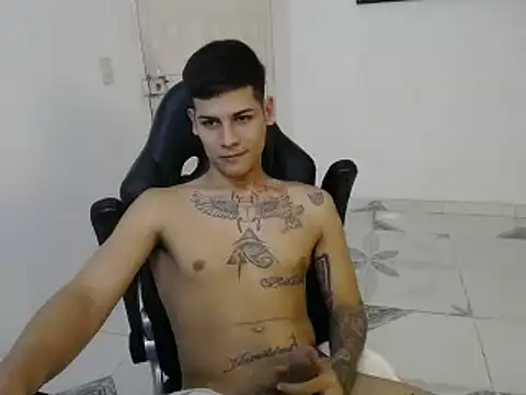 Snapshot of Clyde019 chatting on 01-28-25, 09:40 Clyde019 online show from 01-28-25, 09:40