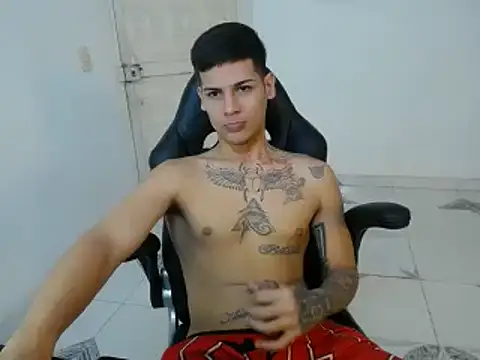 Snapshot of Clyde019 chatting on 01-29-25, 04:30 Clyde019 online show from 01-29-25, 04:30