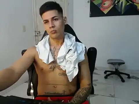 Snapshot of Clyde019 chatting on 02-06-25, 10:10 Clyde019 online show from 02-06-25, 10:10