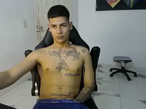 Snapshot of Clyde019 chatting on 02-08-25, 12:06 Clyde019 online show from 02-08-25, 12:06