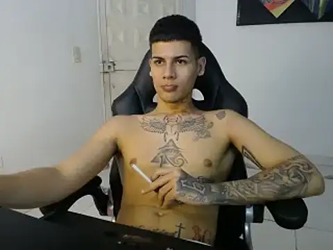 Snapshot of Clyde019 chatting on 02-11-25, 08:05 Clyde019 online show from 02-11-25, 08:05