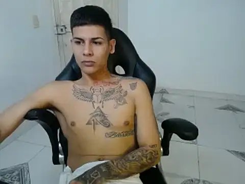 Snapshot of Clyde019 chatting on 02-12-25, 10:48 Clyde019 online show from 02-12-25, 10:48