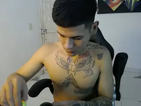 Snapshot of Clyde019 chatting on 02-13-25, 05:54 Clyde019 online show from 02-13-25, 05:54