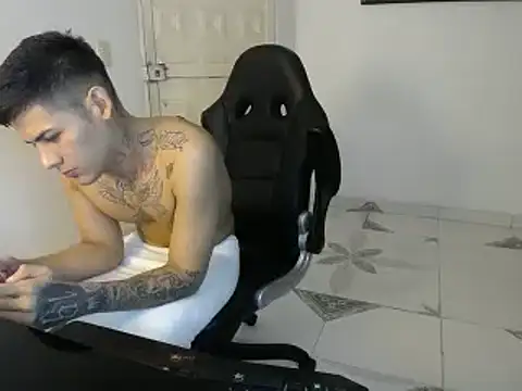 Snapshot of Clyde019 chatting on 02-14-25, 05:09 Clyde019 online show from 02-14-25, 05:09