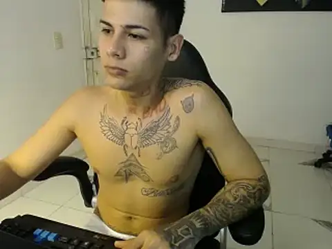 Snapshot of Clyde019 chatting on 02-17-25, 03:15 Clyde019 online show from 02-17-25, 03:15