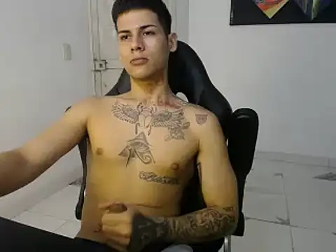 Snapshot of Clyde019 chatting on 02-19-25, 06:10 Clyde019 online show from 02-19-25, 06:10