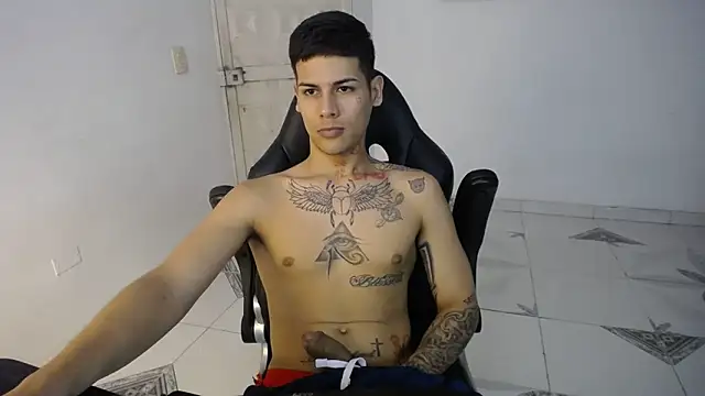 Snapshot of Clyde019 chatting on 02-20-25, 04:57 Clyde019 online show from 02-20-25, 04:57