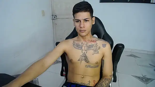 Snapshot of Clyde019 chatting on 02-21-25, 02:59 Clyde019 online show from 02-21-25, 02:59