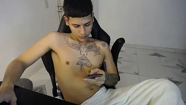 Snapshot of Clyde019 chatting on 02-22-25, 05:02 Clyde019 online show from 02-22-25, 05:02