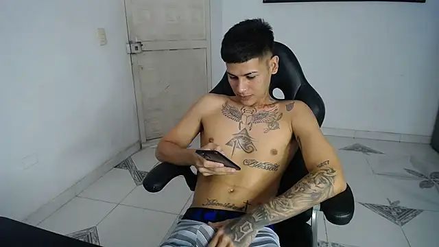 Snapshot of Clyde019 chatting on 02-24-25, 03:53 Clyde019 online show from 02-24-25, 03:53