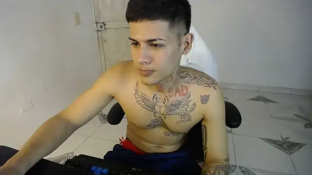 Snapshot of Clyde019 chatting on 02-25-25, 05:15 Clyde019 online show from 02-25-25, 05:15