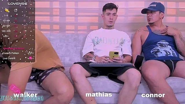 Snapshot of hell_twink chatting on 01-17-25, 08:22 hell twink online show from 01-17-25, 08:22