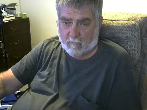 Snapshot of viejo_oso chatting on 09-15-25, 04:01 viejo oso online show from 09-15-25, 04:01