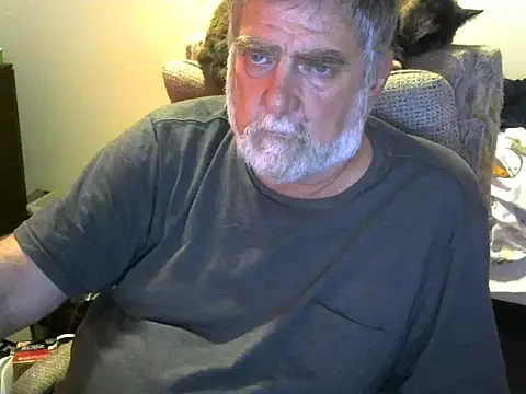 Snapshot of viejo_oso chatting on 09-29-25, 05:01 viejo oso online show from 09-29-25, 05:01