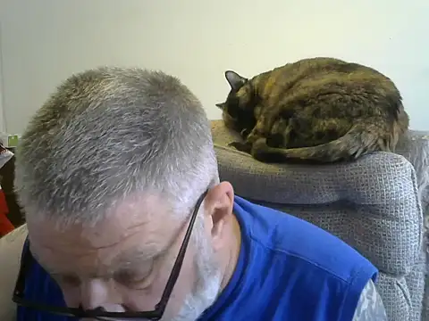 Snapshot of viejo_oso chatting on 10-05-25, 07:45 viejo oso online show from 10-05-25, 07:45