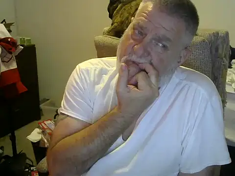 Snapshot of viejo_oso chatting on 10-08-25, 03:48 viejo oso online show from 10-08-25, 03:48