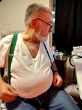 Snapshot of viejo_oso chatting on 10-11-25, 09:41 viejo oso online show from 10-11-25, 09:41