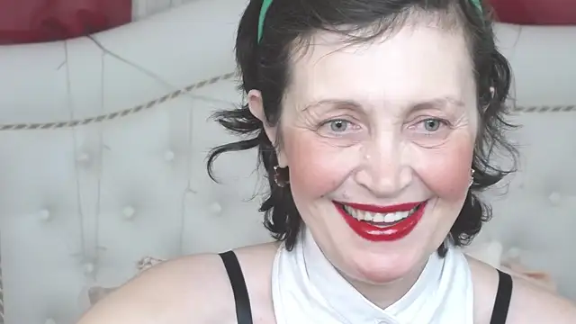 SilviaHart online show from 12-18-25, 12:55