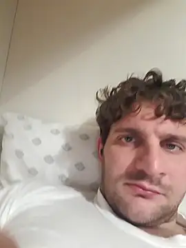 Snapshot of michemichemiche8 chatting on 11-16-25, 08:03 michemichemiche8 online show from 11-16-25, 08:03