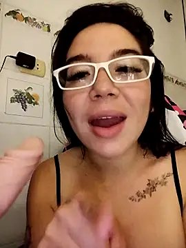 Snapshot of StarSex22 chatting on 01-12-25, 07:43 StarSex22 online show from 01-12-25, 07:43