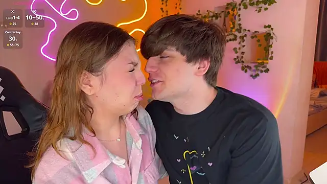 RobertAndLinela online show from 11-11-25, 03:23