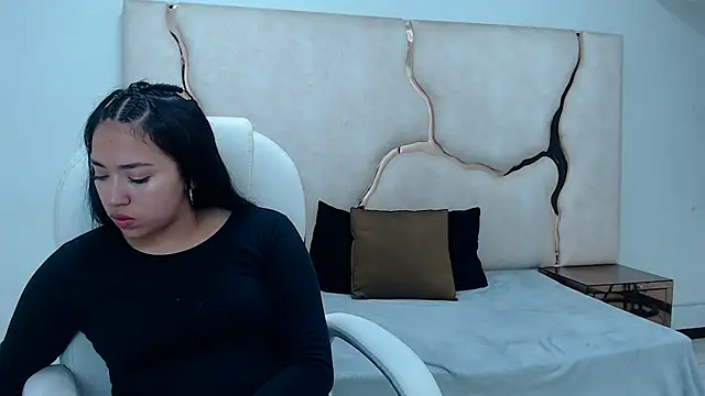 IsabellRodriguez18 online show from 02-03-25, 07:07