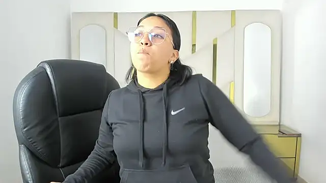 IsabellRodriguez18 online show from 11-10-25, 03:27