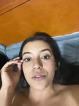 Snapshot of MikeAndJessy chatting on 03-11-25, 02:54 MikeAndJessy online show from 03-11-25, 02:54