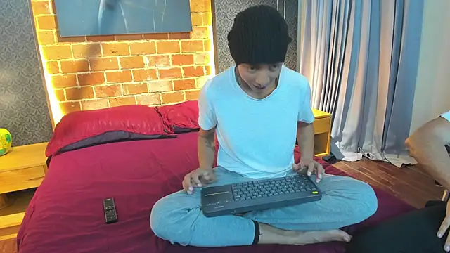 Snapshot of AntonAndSofii chatting on 01-20-25, 03:15 AntonAndSofii online show from 01-20-25, 03:15