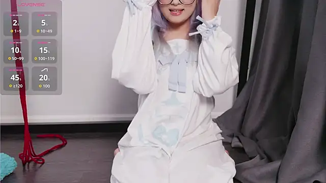 Snapshot of Yu_UwU_ chatting on 10-17-25, 01:57 Yu UwU online show from 10-17-25, 01:57