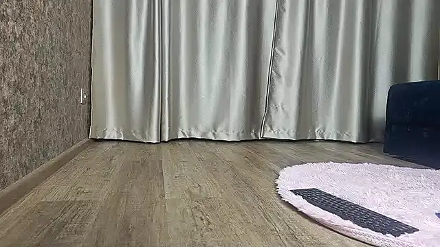 Jennifer Braun online show from 12-18-25, 02:12