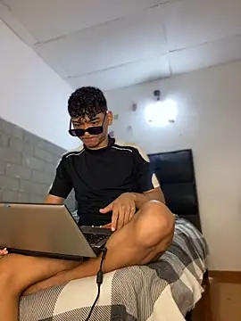 usersweet online show from 01-16-25, 02:51